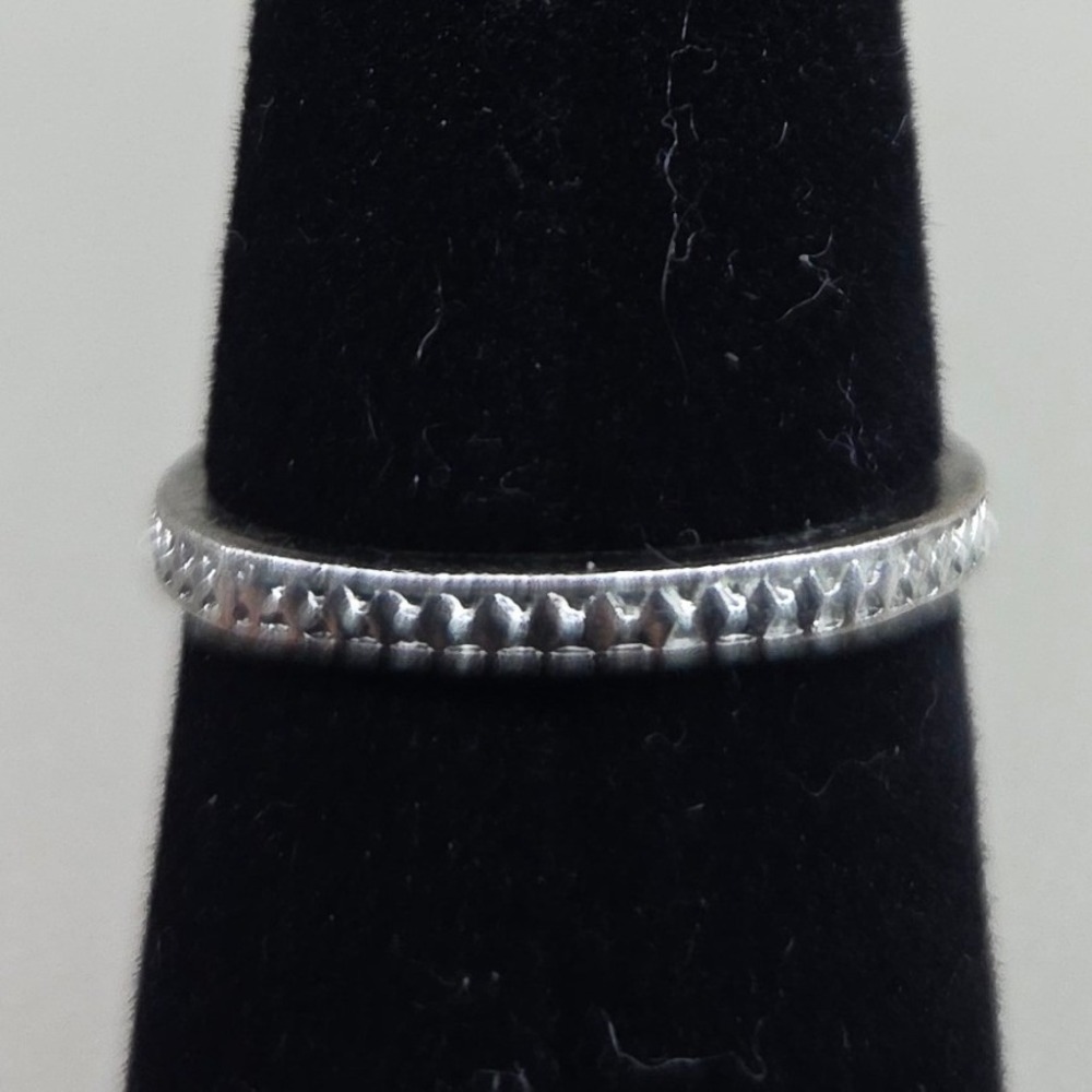 Silver Tone Textured Geometric Pattern Stackable Band Ring Size 8.5 - Picture 4 of 7